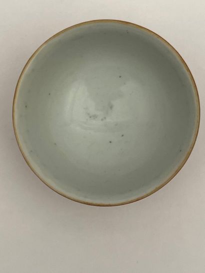 Petite coupe sur talon porcelaine corail
Chine,...