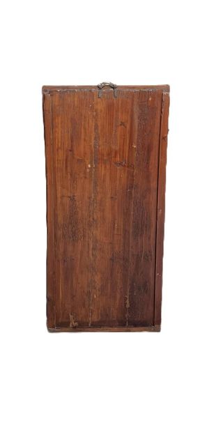 Cinq panneaux en bois peint et encadrements...