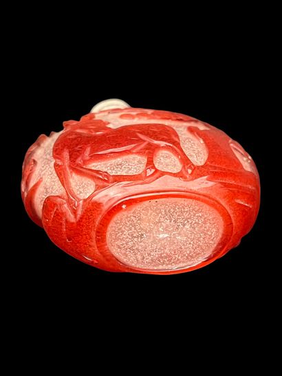 Flacon tabatière en verre Overlay rouge à...