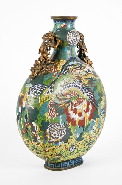 Vase gourde en cuivre et émaux cloisonnés,...