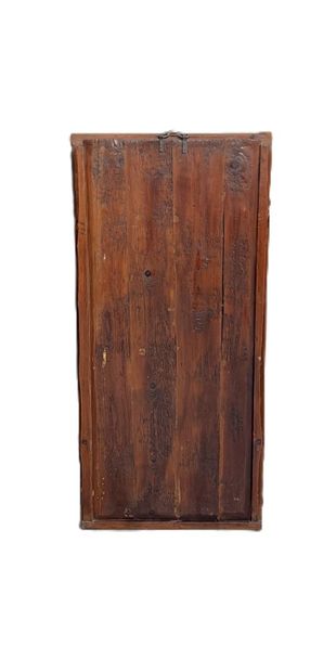 Cinq panneaux en bois peint et encadrements...
