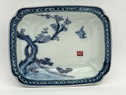Coupelle polylobée en porcelaine camaïeu...
