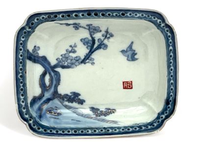 Coupelle polylobée en porcelaine camaïeu...