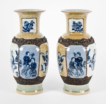 Paire de vase en porcelaine craquelé à décor...