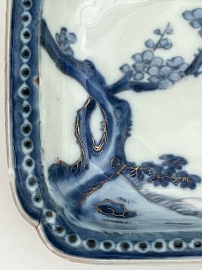 Coupelle polylobée en porcelaine camaïeu...
