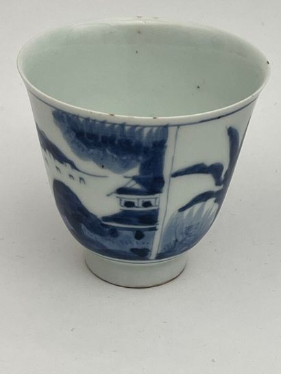 Suite de cinq gobelets tulipe et une sous-tasse...