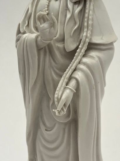 Sujet en porcelaine blanc de Chine représentant...