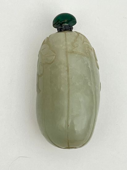 Flacon tabatière en jade néphrite céladon...