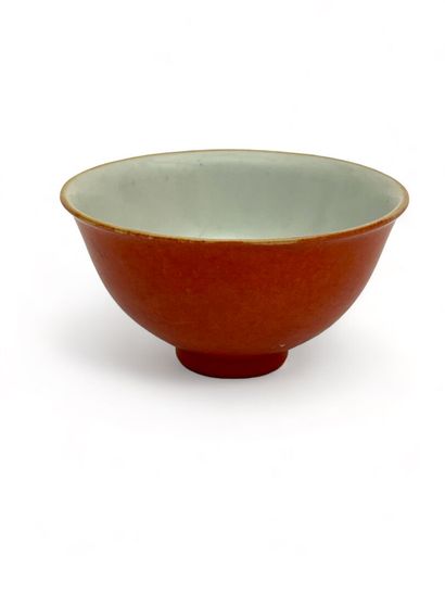 Petite coupe sur talon porcelaine corail
Chine,...