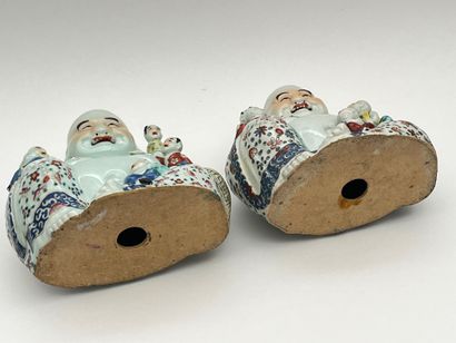 Deux groupes en porcelaine et émaux de la...