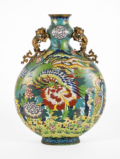 Vase gourde en cuivre et émaux cloisonnés,...