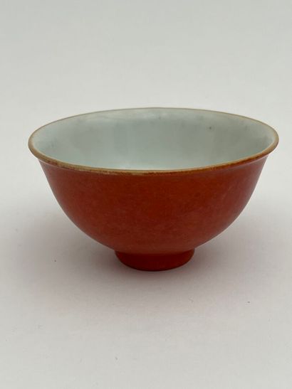 Petite coupe sur talon porcelaine corail
Chine,...