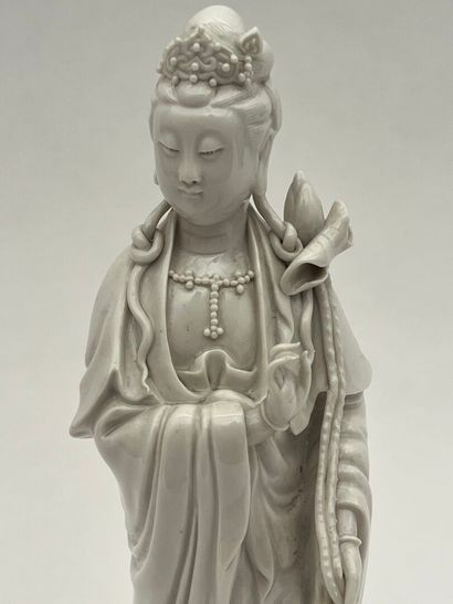 Sujet en porcelaine blanc de Chine représentant...