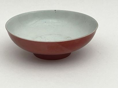 Coupe porcelaine sang de bœuf.
Chine, marque...