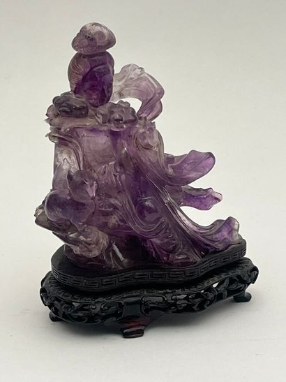 Statuette en améthyste représentant une jeune...