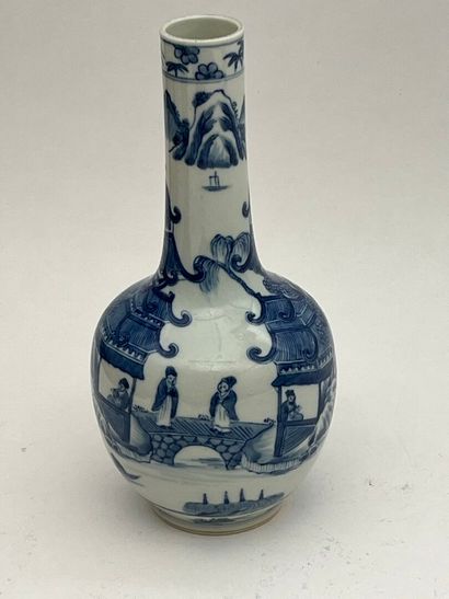 Vase bouteille en porcelaine bleu blanc à...