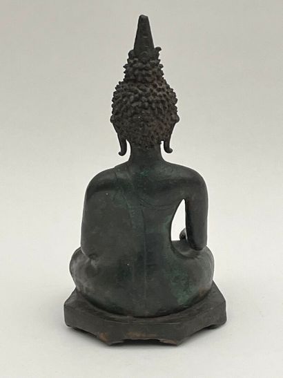 Bouddha en prise de la terre à témoin en...