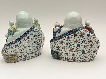 Deux groupes en porcelaine et émaux de la...
