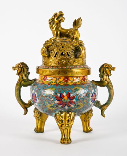 Brûle-parfum en bronze et émaux cloisonnés.
Chine,...