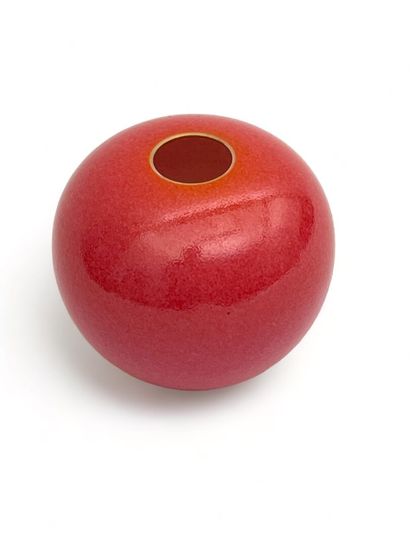 Petit godet de peintre en porcelaine émaillée...