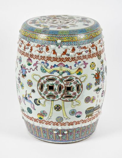 Tabouret en porcelaine de forme cylindrique...