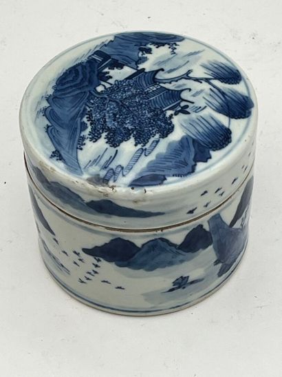 Boîte circulaire couverte en porcelaine bleu...