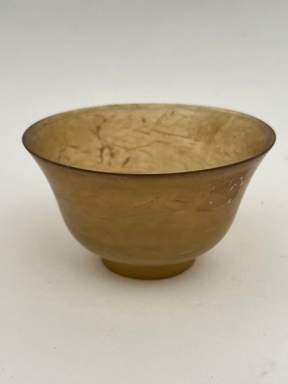 Coupe sur piédouche en serpentine.
Chine,...