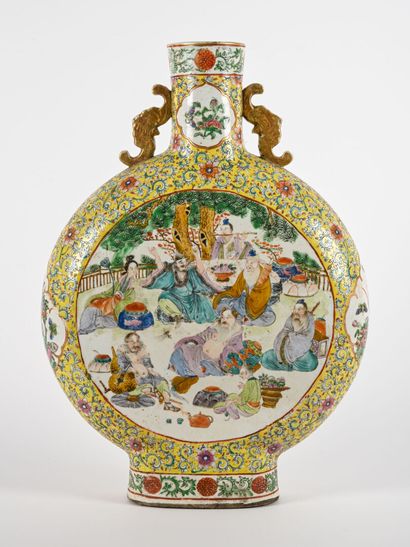 Vase gourde en porcelaine de forme 