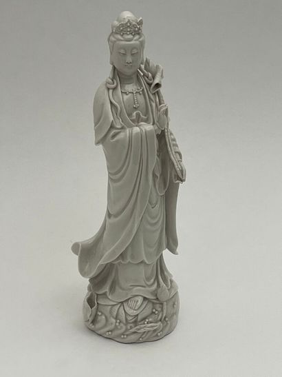 Sujet en porcelaine blanc de Chine représentant...