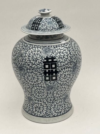 Potiche couverte en porcelaine blanc- bleu
Chine,...