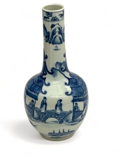 Vase bouteille en porcelaine bleu blanc à...