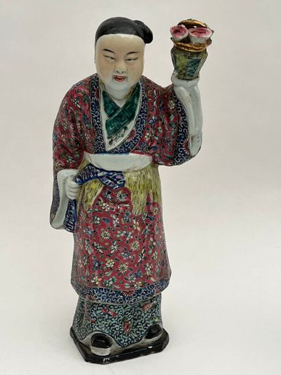 Trois sujets en porcelaine et émaux polychromes...
