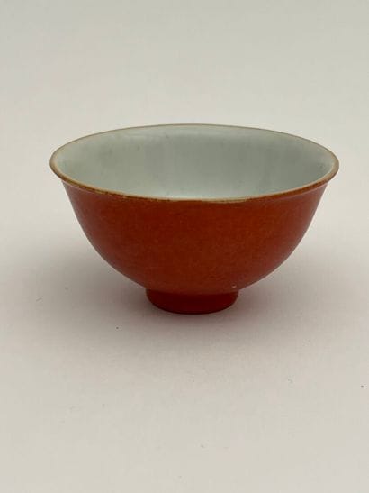 Petite coupe sur talon porcelaine corail
Chine,...