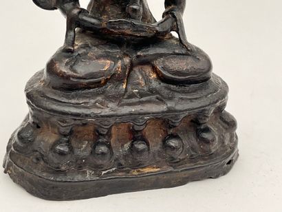 Statuette en bronze laqué, représentant la...