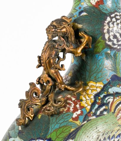 Vase gourde en cuivre et émaux cloisonnés,...