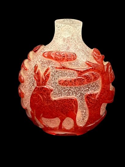 Flacon tabatière en verre Overlay rouge à...