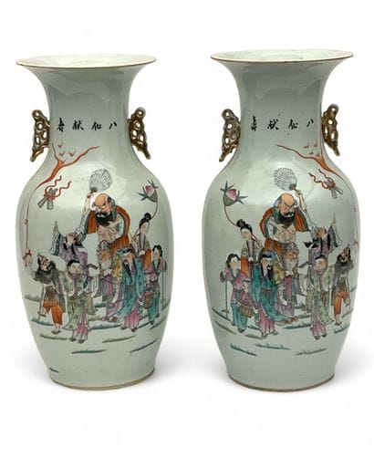 Paire de vases en porcelaine polychrome à...