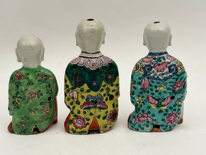 Ensemble de sept sujets en porcelaine polychrome...