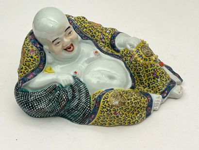 Bouddha milefo en porcelaine et émaux polychromes...