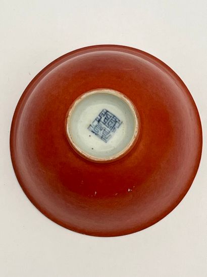 Petite coupe sur talon porcelaine corail
Chine,...