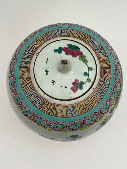 Pot à gingembre en porcelaine et émaux à...