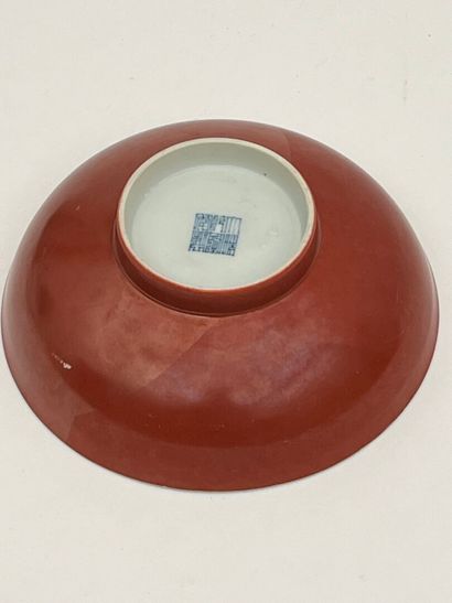 Coupe porcelaine sang de bœuf.
Chine, marque...