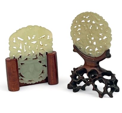 Deux pendentifs en jade céladon ajouré, l'un...