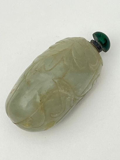 Flacon tabatière en jade néphrite céladon...