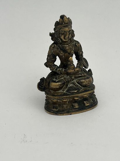 Statuette en bronze doré représentant Amitayus...