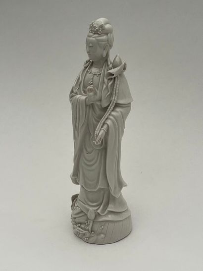 Sujet en porcelaine blanc de Chine représentant...