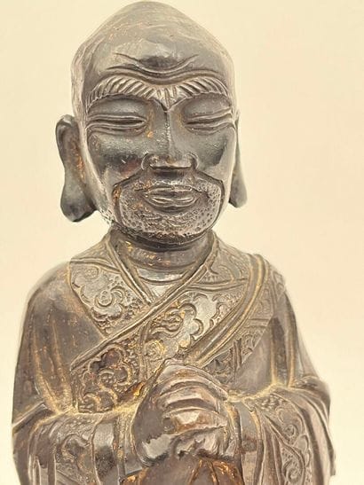 Sujet en bronze représentant Bouddha en prière...