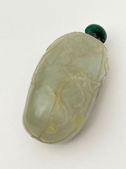Flacon tabatière en jade néphrite céladon...