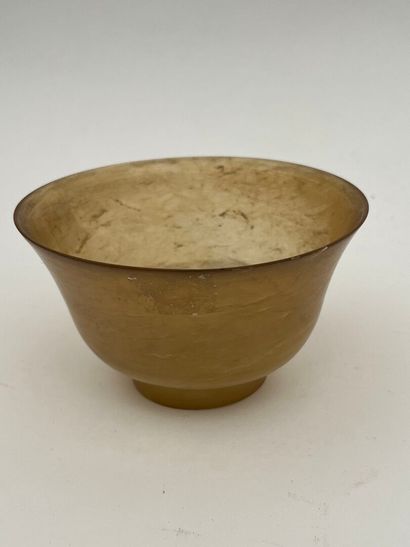 Coupe sur piédouche en serpentine.
Chine,...