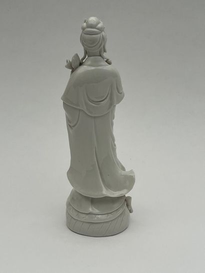 Sujet en porcelaine blanc de Chine représentant...